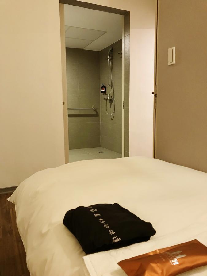 Single Inn-Kaohsiung Station Exteriör bild
