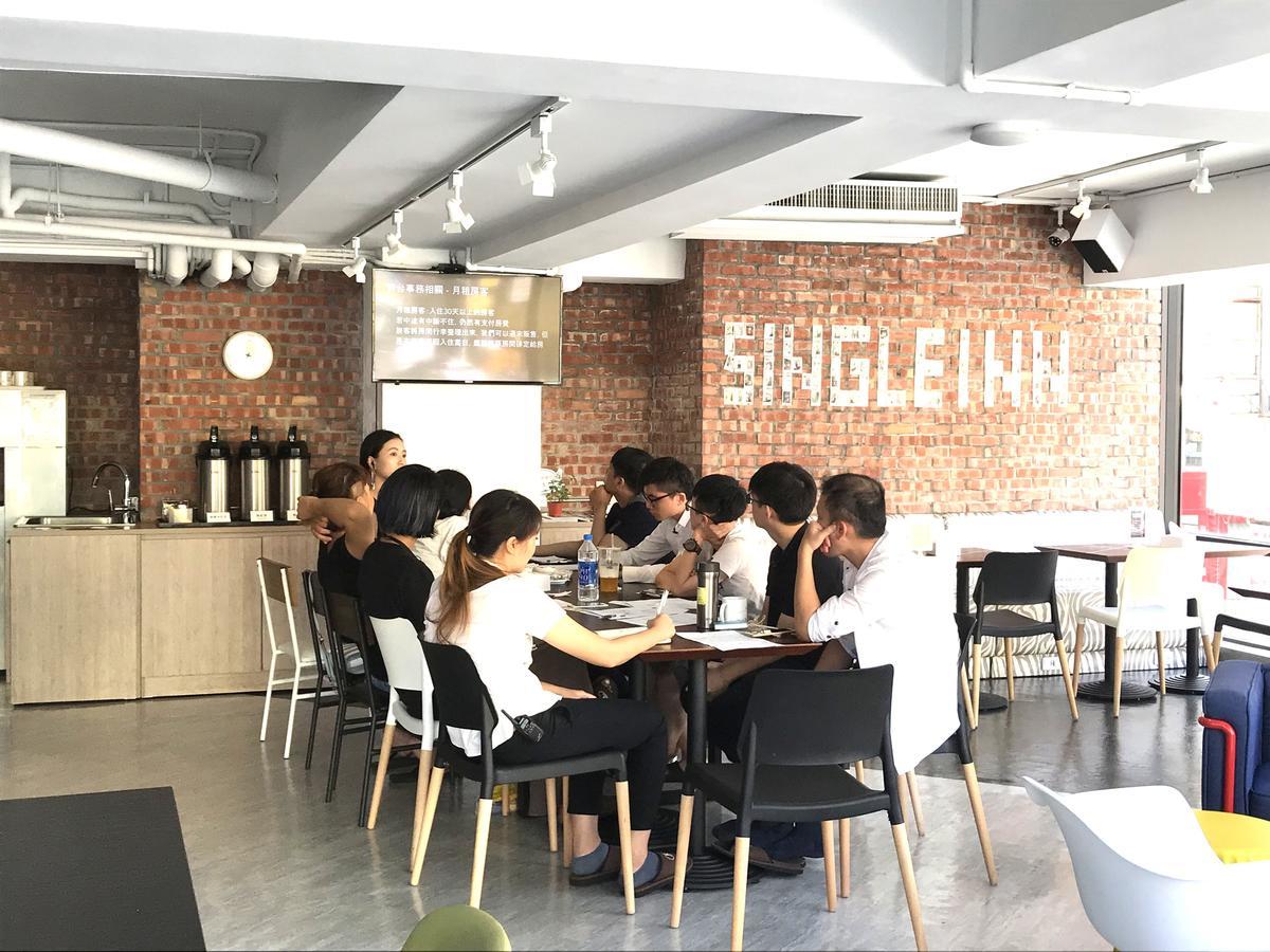 Single Inn-Kaohsiung Station Exteriör bild